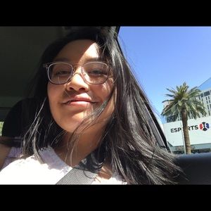 Meet your Posher, Amelia